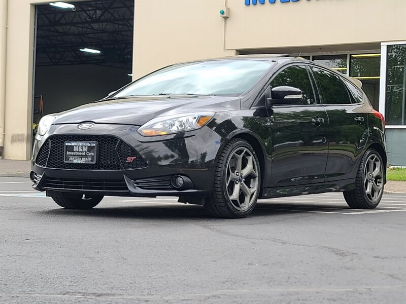 2013 Ford Focus ST 2 / 6-SPEED / TURBO / RECARO SEATS / MOON ROOF ...