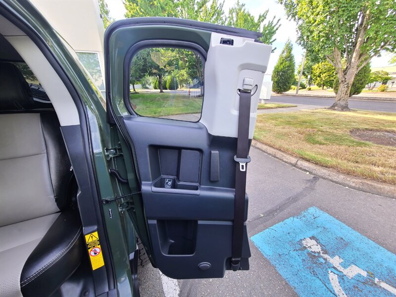 2012 Toyota FJ Cruiser 4X4 / LEATHER / E-LOCKER / XD's / ICON LIFT  / HEATED SEATS / LOW MILES - Photo 45 - Portland, OR 97217