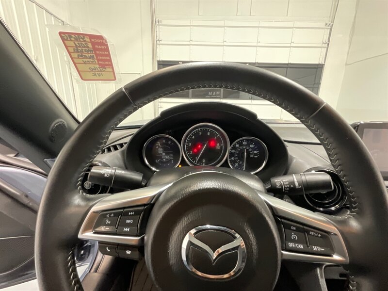 2021 Mazda MX-5 Miata Club Convertible / 6-SPEED MANUAL / 14,000 MILES  / Backup Camera - Photo 41 - Gladstone, OR 97027