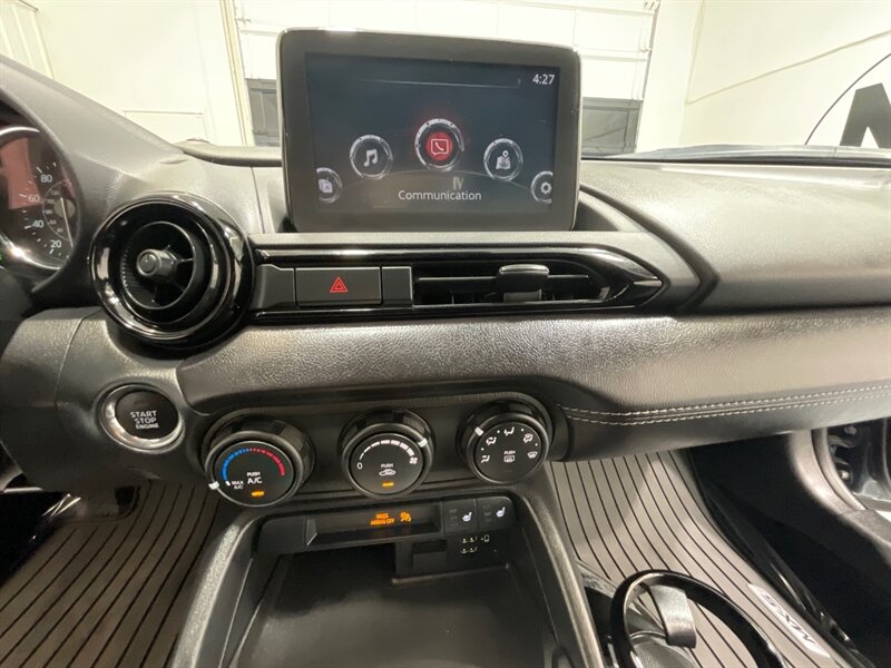 2021 Mazda MX-5 Miata Club Convertible / 6-SPEED MANUAL / 14,000 MILES  / Backup Camera - Photo 18 - Gladstone, OR 97027