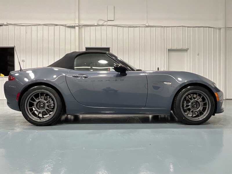 2021 Mazda MX-5 Miata Club Convertible / 6-SPEED MANUAL / 14,000 MILES  / Backup Camera - Photo 4 - Gladstone, OR 97027