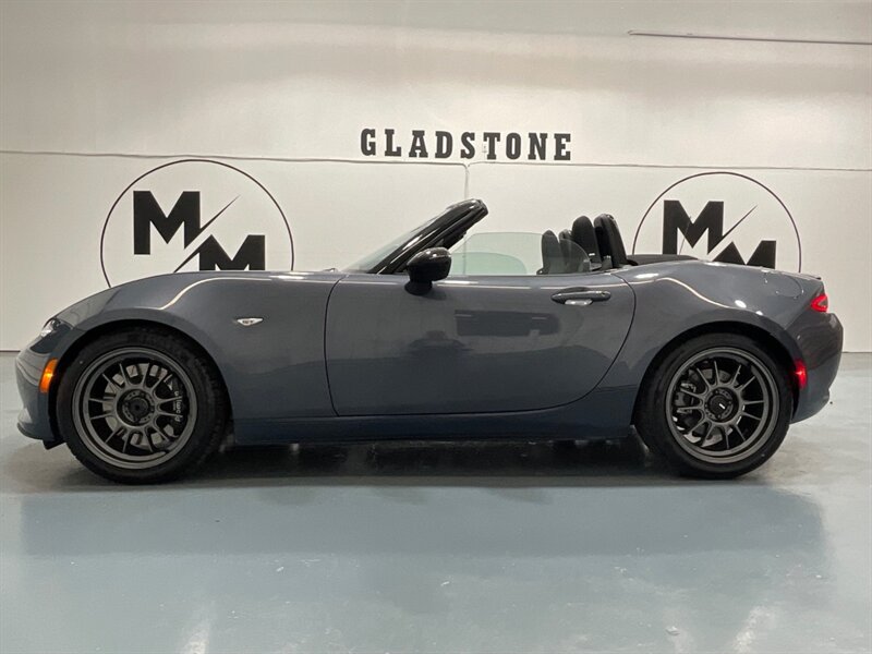 2021 Mazda MX-5 Miata Club Convertible / 6-SPEED MANUAL / 14,000 MILES  / Backup Camera - Photo 9 - Gladstone, OR 97027