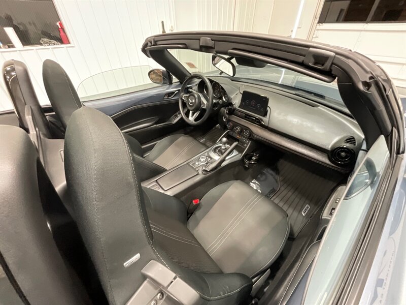 2021 Mazda MX-5 Miata Club Convertible / 6-SPEED MANUAL / 14,000 MILES  / Backup Camera - Photo 14 - Gladstone, OR 97027