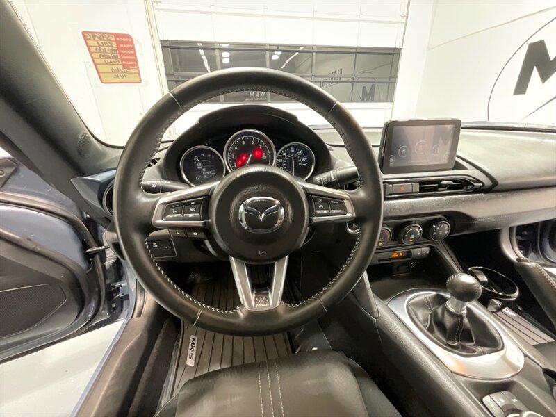 2021 Mazda MX-5 Miata Club Convertible / 6-SPEED MANUAL / 14,000 MILES  / Backup Camera - Photo 17 - Gladstone, OR 97027