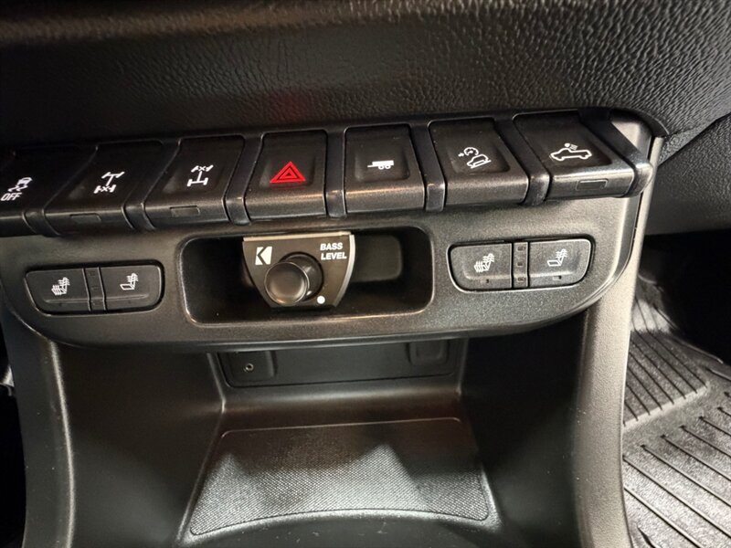 2018 Chevrolet Colorado ZR2 Crew Cab 4X4 3.6L V6 / Premium Pkg / NEW TRES / Leather Heated Seats / Navi & Camera / ZERO RUST - Photo 43 - Gladstone, OR 97027