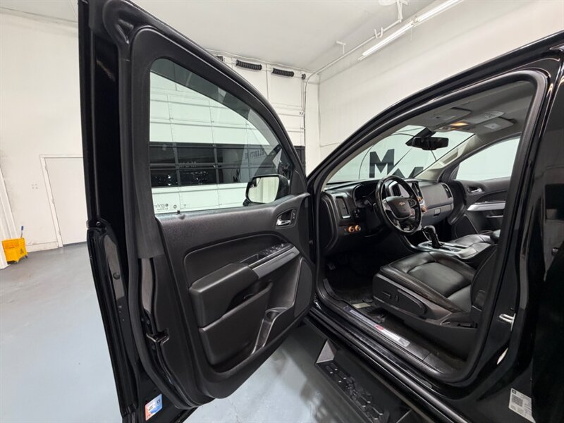 2018 Chevrolet Colorado ZR2 Crew Cab 4X4 3.6L V6 / Premium Pkg / NEW TRES / Leather Heated Seats / Navi & Camera / ZERO RUST - Photo 33 - Gladstone, OR 97027