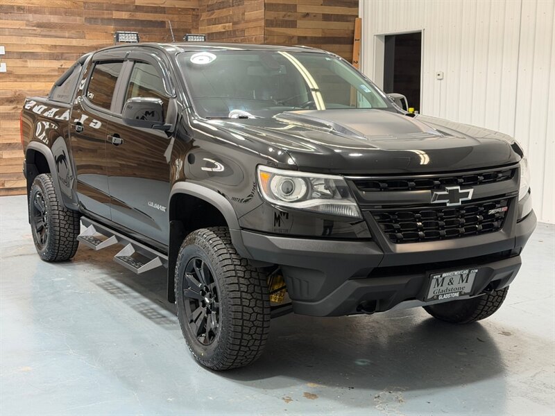 2018 Chevrolet Colorado ZR2 Crew Cab 4X4 3.6L V6 / Premium Pkg / NEW TRES / Leather Heated Seats / Navi & Camera / ZERO RUST - Photo 2 - Gladstone, OR 97027