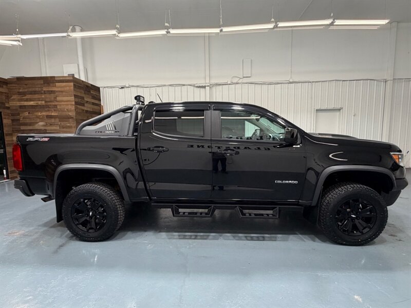 2018 Chevrolet Colorado ZR2 Crew Cab 4X4 3.6L V6 / Premium Pkg / NEW TRES / Leather Heated Seats / Navi & Camera / ZERO RUST - Photo 4 - Gladstone, OR 97027