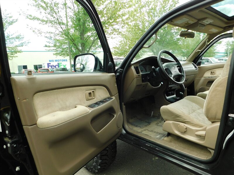 2000 Toyota 4Runner SR5 4X4 V6 3.4L / NEW MUD TIRES / NEW LIFT   - Photo 13 - Portland, OR 97217