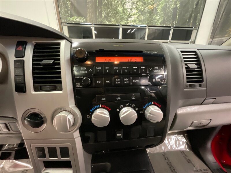 2007 Toyota Tundra SR5 TRD OFF ROAD / CREW MAX / 4X4 / SUNROOF  /LOCAL TRUCK / RUST FREE / 5.7L V8 / SHARP & CLEAN !! - Photo 16 - Gladstone, OR 97027