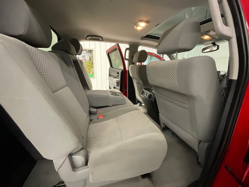 2007 Toyota Tundra SR5 TRD OFF ROAD / CREW MAX / 4X4 / SUNROOF  /LOCAL TRUCK / RUST FREE / 5.7L V8 / SHARP & CLEAN !! - Photo 11 - Gladstone, OR 97027