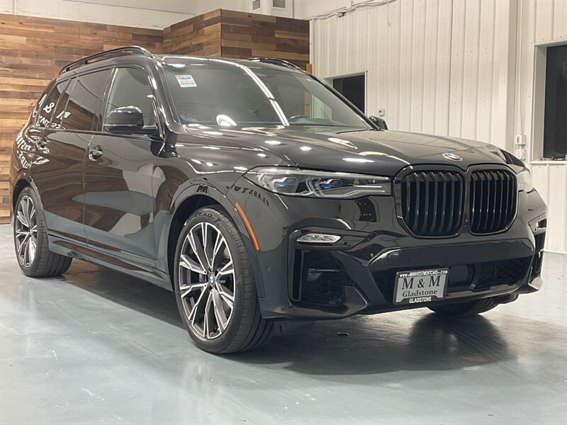 2020 BMW X7 M50i Sport Utility AWD / V8 4.4L Twin Turbo / Panoramic Sunroof / 3RD ROW SEAT / Heated & Cooled Seats / FULLY LOADED - Photo 2 - Gladstone, OR 97027