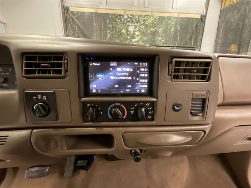 2002 Ford F-250 Lariat Crew Cab 4X4 / 7.3L DIESEL / 67,000 MILES  / STUNNING CONDITION / RUST FREE / MUST SEE!! - Photo 18 - Gladstone, OR 97027