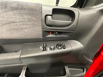 2004 Dodge Dakota Sport Plus 4X4 /4.7L V8 / 1-OWNER LOCAL  / ZERO RUST - Photo 20 - Gladstone, OR 97027