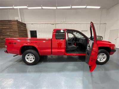 2004 Dodge Dakota Sport Plus 4X4 /4.7L V8 / 1-OWNER LOCAL  / ZERO RUST - Photo 38 - Gladstone, OR 97027