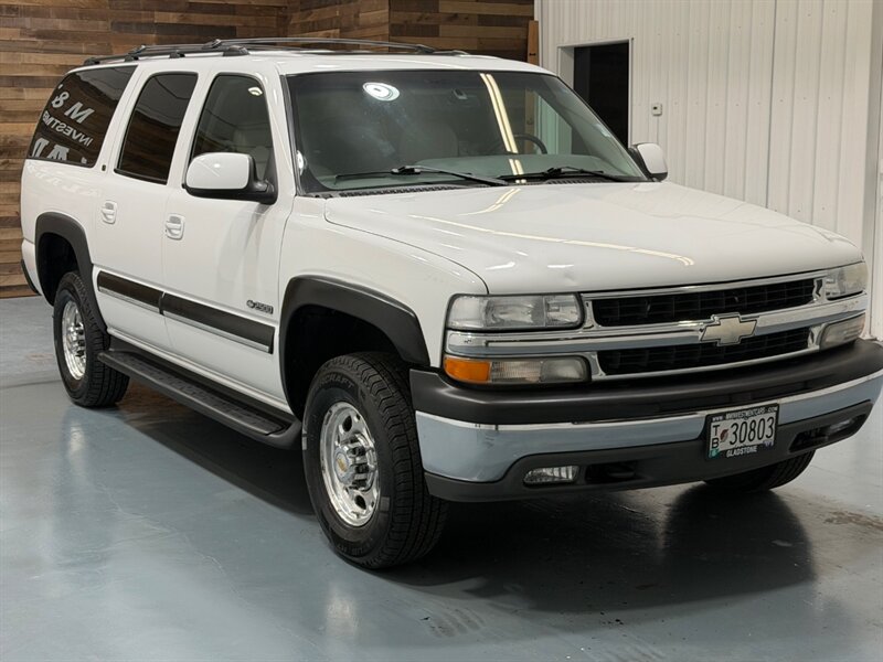 2001 Chevrolet Suburban 2500 LT 4X4 6.0L V8 / Leather /NEW TIRES/ZERO RUST  /Sunroof / Heated Seats / LOW MILES - Photo 2 - Gladstone, OR 97027