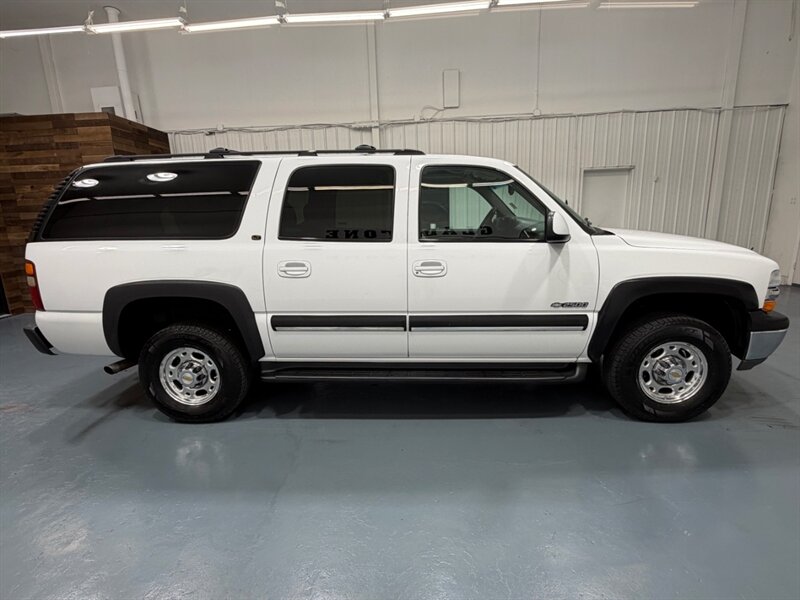 2001 Chevrolet Suburban 2500 LT 4X4 6.0L V8 / Leather /NEW TIRES/ZERO RUST  /Sunroof / Heated Seats / LOW MILES - Photo 4 - Gladstone, OR 97027