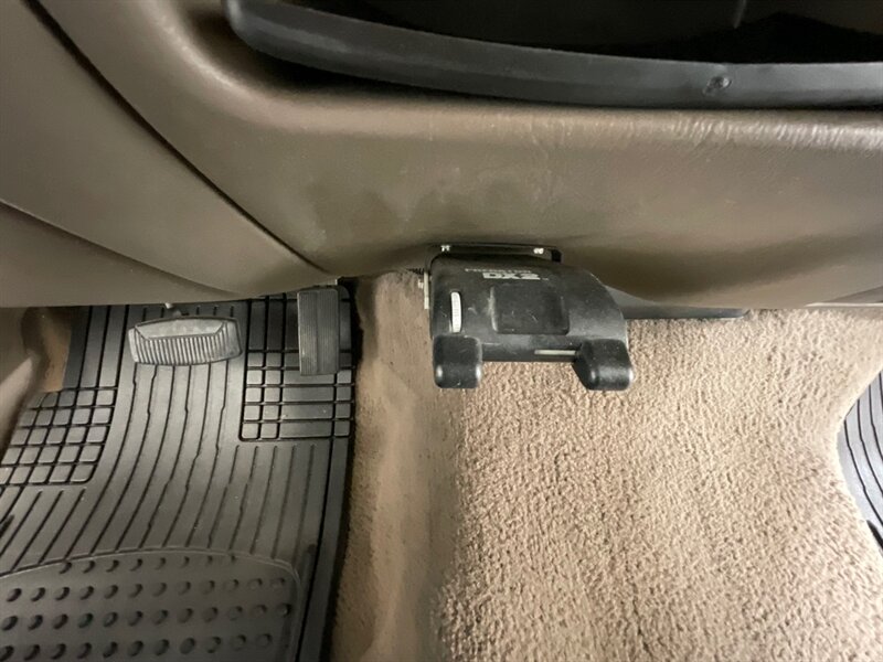 2001 Ford Excursion Limited 4X4 / 7.3L DIESEL / ZERO RUST / NEW TIRES  / 3RD ROW SEAT / NO MODIFICATION / 159K MILES - Photo 37 - Gladstone, OR 97027