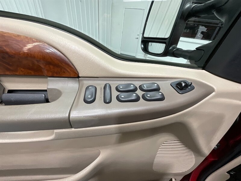 2001 Ford Excursion Limited 4X4 / 7.3L DIESEL / ZERO RUST / NEW TIRES  / 3RD ROW SEAT / NO MODIFICATION / 159K MILES - Photo 20 - Gladstone, OR 97027