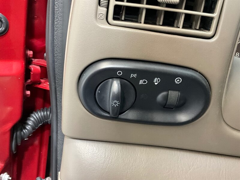 2001 Ford Excursion Limited 4X4 / 7.3L DIESEL / ZERO RUST / NEW TIRES  / 3RD ROW SEAT / NO MODIFICATION / 159K MILES - Photo 38 - Gladstone, OR 97027