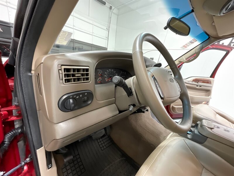 2001 Ford Excursion Limited 4X4 / 7.3L DIESEL / ZERO RUST / NEW TIRES  / 3RD ROW SEAT / NO MODIFICATION / 159K MILES - Photo 33 - Gladstone, OR 97027