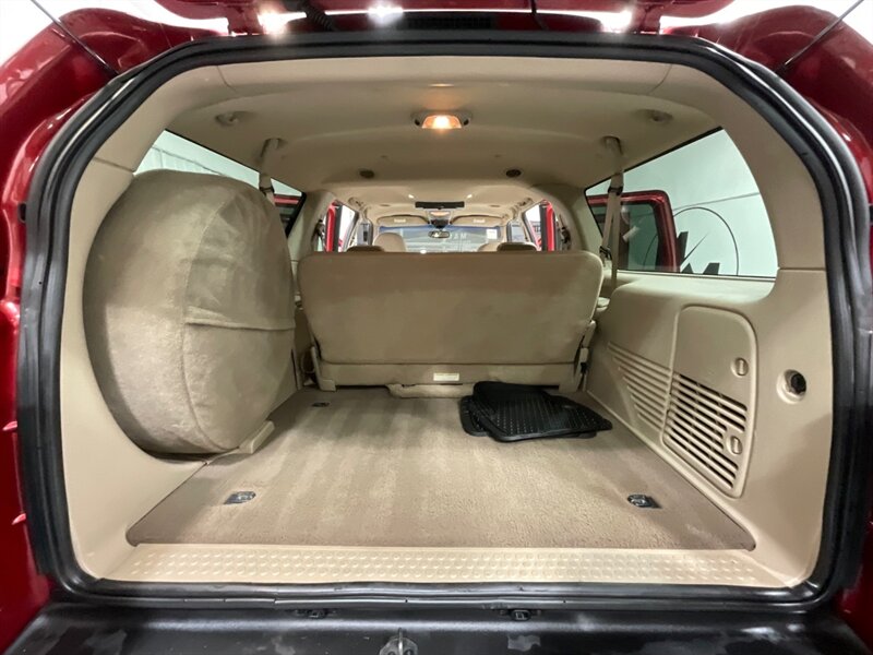 2001 Ford Excursion Limited 4X4 / 7.3L DIESEL / ZERO RUST / NEW TIRES  / 3RD ROW SEAT / NO MODIFICATION / 159K MILES - Photo 12 - Gladstone, OR 97027