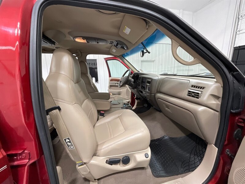 2001 Ford Excursion Limited 4X4 / 7.3L DIESEL / ZERO RUST / NEW TIRES  / 3RD ROW SEAT / NO MODIFICATION / 159K MILES - Photo 14 - Gladstone, OR 97027