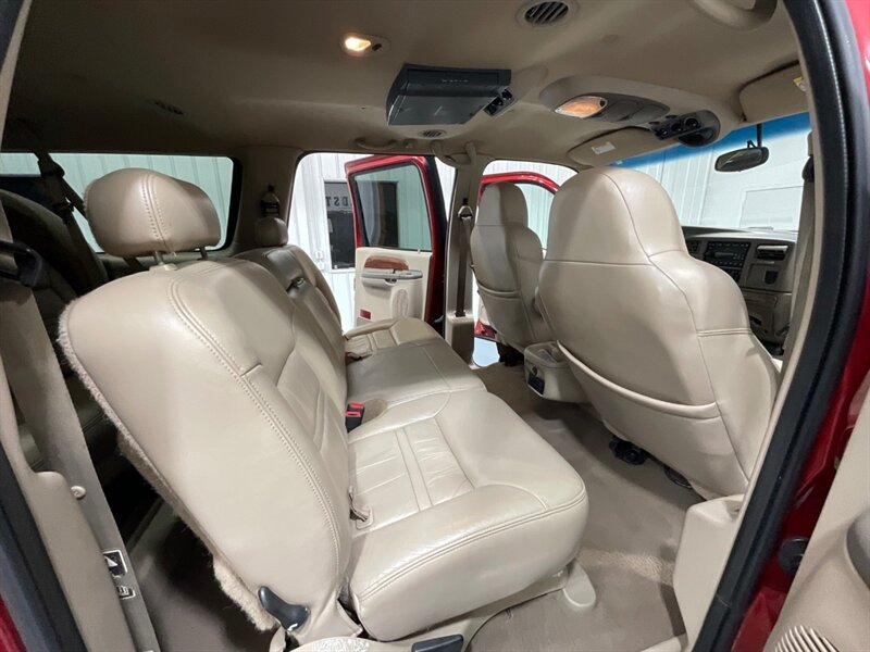 2001 Ford Excursion Limited 4X4 / 7.3L DIESEL / ZERO RUST / NEW TIRES  / 3RD ROW SEAT / NO MODIFICATION / 159K MILES - Photo 13 - Gladstone, OR 97027