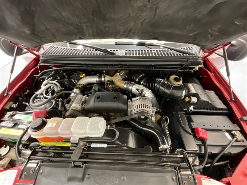 2001 Ford Excursion Limited 4X4 / 7.3L DIESEL / ZERO RUST / NEW TIRES  / 3RD ROW SEAT / NO MODIFICATION / 159K MILES - Photo 46 - Gladstone, OR 97027