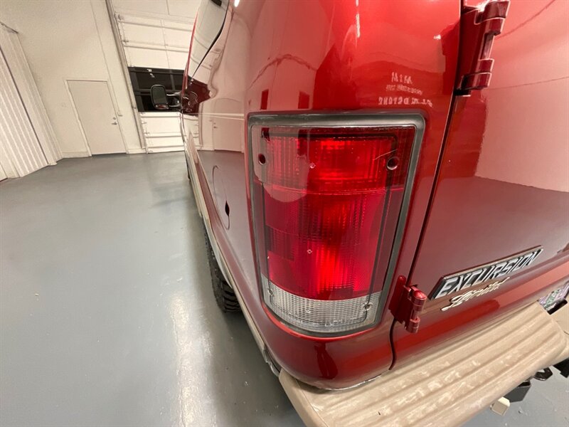 2001 Ford Excursion Limited 4X4 / 7.3L DIESEL / ZERO RUST / NEW TIRES  / 3RD ROW SEAT / NO MODIFICATION / 159K MILES - Photo 29 - Gladstone, OR 97027