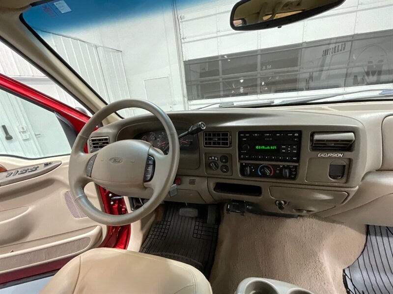 2001 Ford Excursion Limited 4X4 / 7.3L DIESEL / ZERO RUST / NEW TIRES  / 3RD ROW SEAT / NO MODIFICATION / 159K MILES - Photo 17 - Gladstone, OR 97027