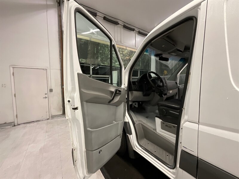 2014 Mercedes-Benz Sprinter 2500 CARGO VAN / 3.0L V6 DIESEL / 1-OWNER  / STANDARD ROOF & 144 " WB / BACKUP CAMERA - Photo 35 - Gladstone, OR 97027