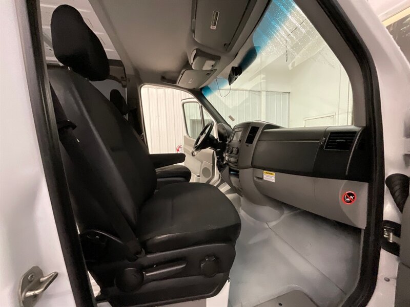 2014 Mercedes-Benz Sprinter 2500 CARGO VAN / 3.0L V6 DIESEL / 1-OWNER  / STANDARD ROOF & 144 " WB / BACKUP CAMERA - Photo 17 - Gladstone, OR 97027