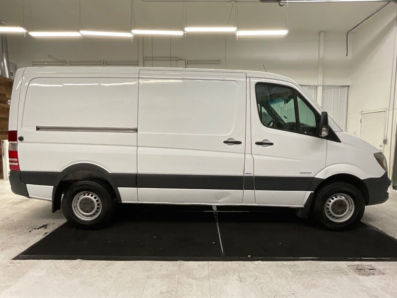 2014 Mercedes-Benz Sprinter 2500 CARGO VAN / 3.0L V6 DIESEL / 1-OWNER  / STANDARD ROOF & 144 " WB / BACKUP CAMERA - Photo 4 - Gladstone, OR 97027