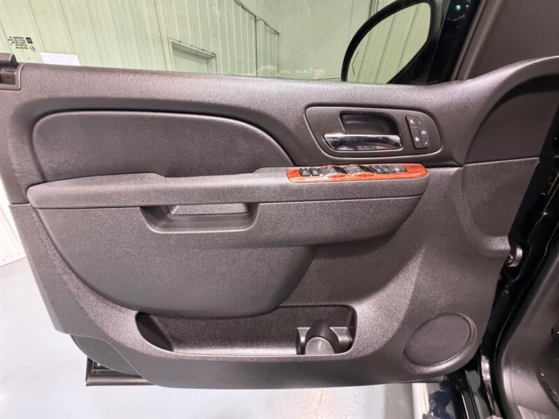 2011 Chevrolet Silverado 1500 LTZ 4X4 5.3L V8 / Leather Heated Seats /ZERO RUST - Photo 31 - Gladstone, OR 97027