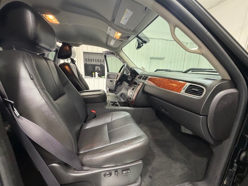 2011 Chevrolet Silverado 1500 LTZ 4X4 5.3L V8 / Leather Heated Seats /ZERO RUST - Photo 14 - Gladstone, OR 97027