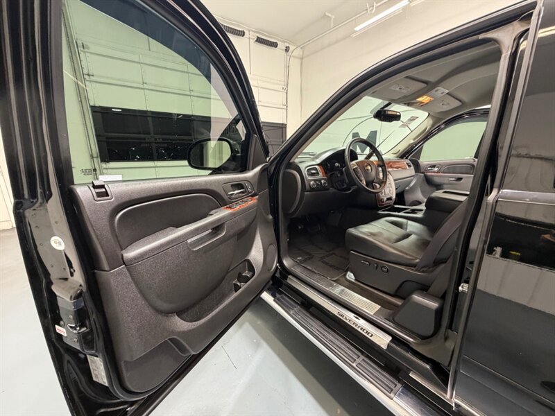 2011 Chevrolet Silverado 1500 LTZ 4X4 5.3L V8 / Leather Heated Seats /ZERO RUST - Photo 30 - Gladstone, OR 97027