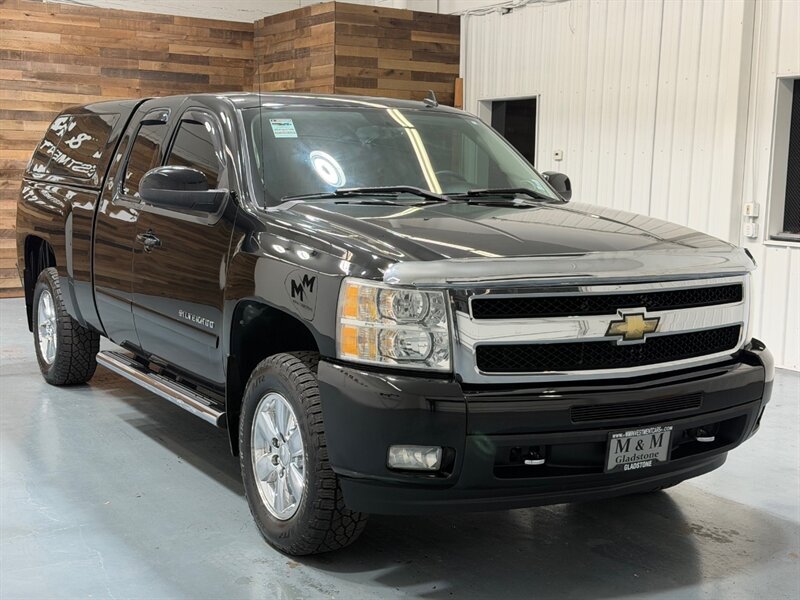 2011 Chevrolet Silverado 1500 LTZ 4X4 5.3L V8 / Leather Heated Seats /ZERO RUST - Photo 2 - Gladstone, OR 97027