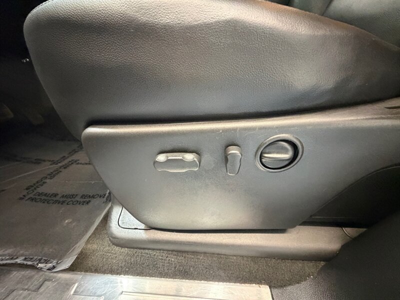 2011 Chevrolet Silverado 1500 LTZ 4X4 5.3L V8 / Leather Heated Seats /ZERO RUST - Photo 19 - Gladstone, OR 97027