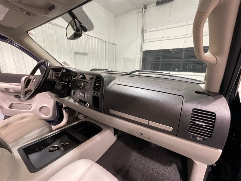 2008 Chevrolet Silverado 1500 LT 4X4 5.3L V8 / Leather Seats / 106K Miles / ZERO RUST / NEW TIRES - Photo 36 - Gladstone, OR 97027