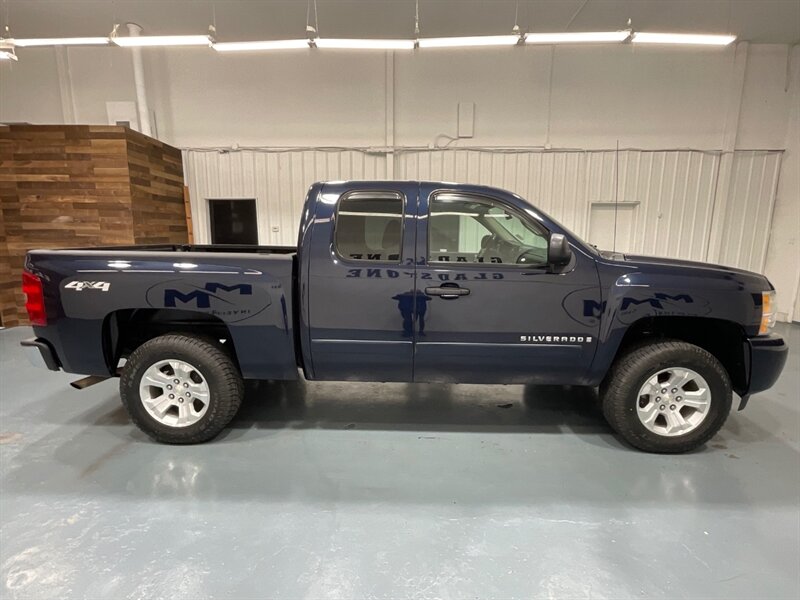 2008 Chevrolet Silverado 1500 LT 4X4 5.3L V8 / Leather Seats / 106K Miles / ZERO RUST / NEW TIRES - Photo 4 - Gladstone, OR 97027