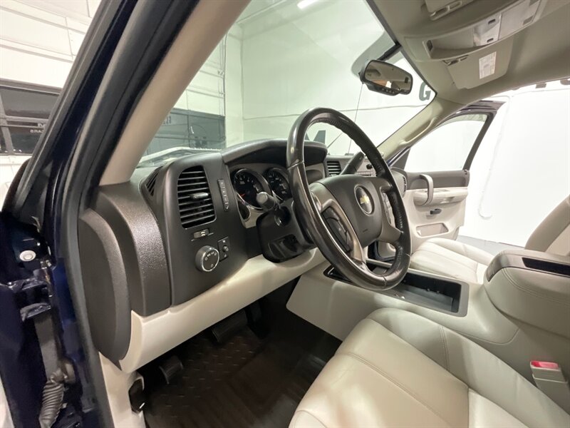 2008 Chevrolet Silverado 1500 LT 4X4 5.3L V8 / Leather Seats / 106K Miles / ZERO RUST / NEW TIRES - Photo 40 - Gladstone, OR 97027