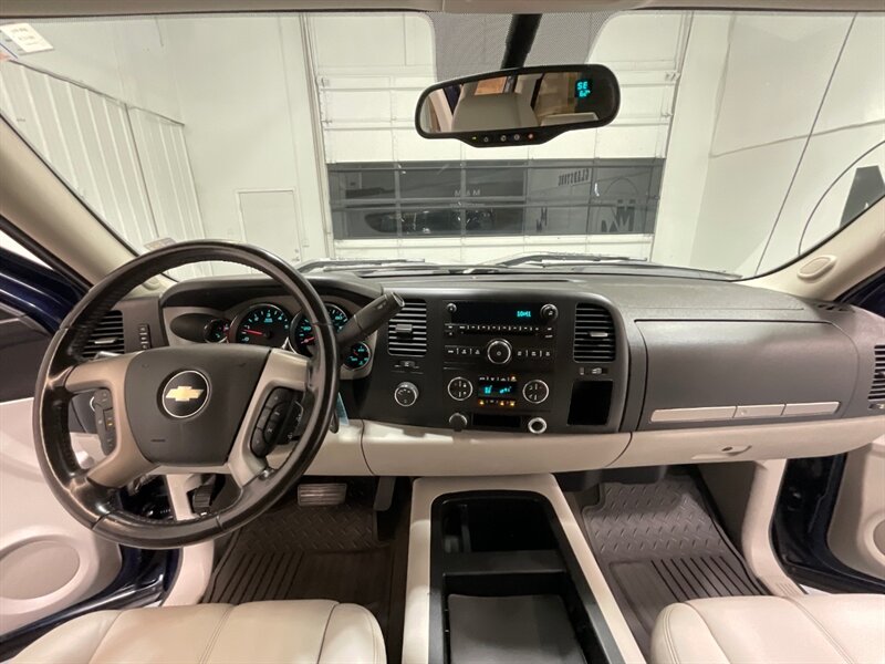 2008 Chevrolet Silverado 1500 LT 4X4 5.3L V8 / Leather Seats / 106K Miles / ZERO RUST / NEW TIRES - Photo 18 - Gladstone, OR 97027