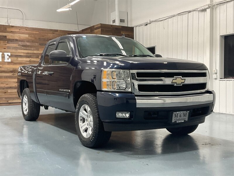 2008 Chevrolet Silverado 1500 LT 4X4 5.3L V8 / Leather Seats / 106K Miles / ZERO RUST / NEW TIRES - Photo 57 - Gladstone, OR 97027