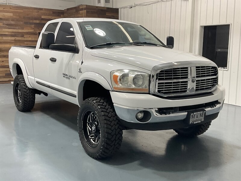 2006 Dodge Ram 2500 SLT BIG HORN 4X4 / 5.9L DIESEL / 1-OWNER / LIFTED  / BRAND NEW TIRES / ZERO RUST - Photo 2 - Gladstone, OR 97027