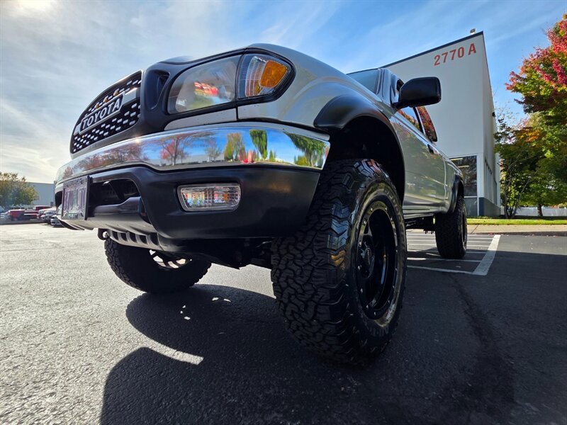 2002 Toyota Tacoma 4X4 V6 5 SPEED MANUAL / TIMING BELT DONE / LIFTED / PRO COMP WHEELS / BF GOODRICH TIRES / EXCELLENT SERVICE HISTORY - Photo 9 - Portland, OR 97217
