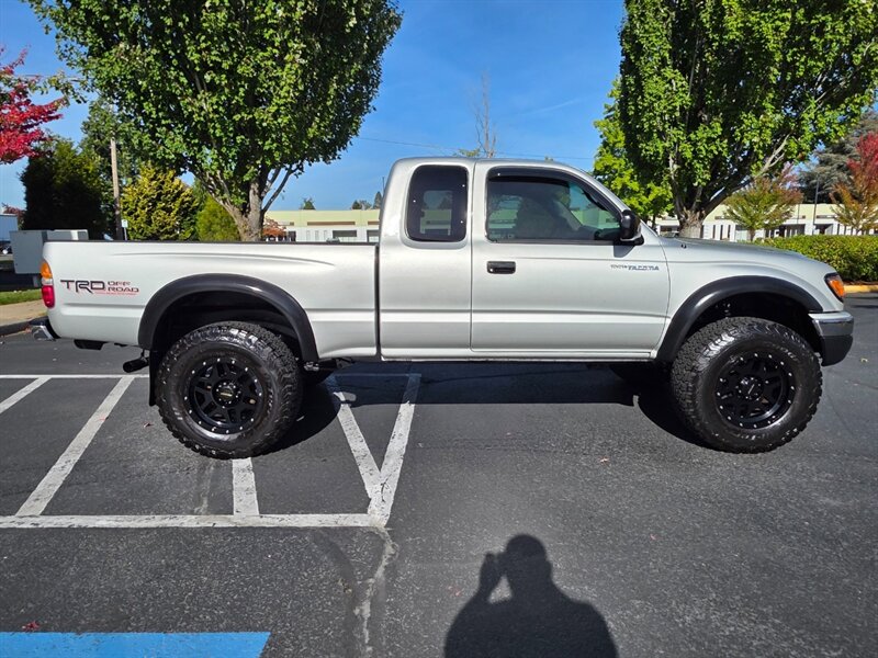 2002 Toyota Tacoma 4X4 V6 5 SPEED MANUAL / TIMING BELT DONE / LIFTED / PRO COMP WHEELS / BF GOODRICH TIRES / EXCELLENT SERVICE HISTORY - Photo 4 - Portland, OR 97217