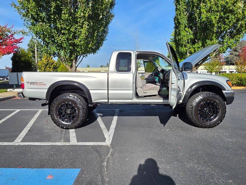2002 Toyota Tacoma 4X4 V6 5 SPEED MANUAL / TIMING BELT DONE / LIFTED / PRO COMP WHEELS / BF GOODRICH TIRES / EXCELLENT SERVICE HISTORY - Photo 24 - Portland, OR 97217