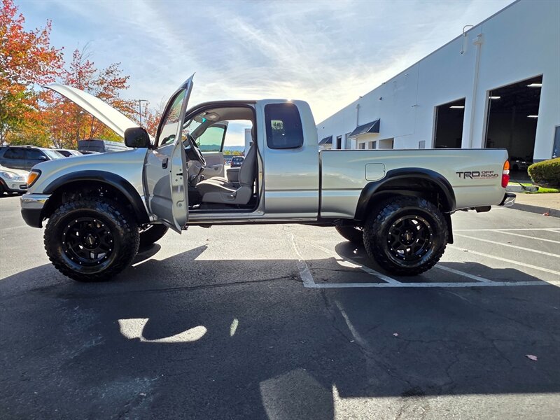 2002 Toyota Tacoma 4X4 V6 5 SPEED MANUAL / TIMING BELT DONE / LIFTED / PRO COMP WHEELS / BF GOODRICH TIRES / EXCELLENT SERVICE HISTORY - Photo 23 - Portland, OR 97217