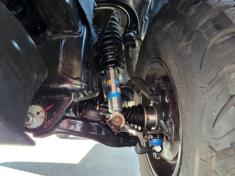 2002 Toyota Tacoma 4X4 V6 5 SPEED MANUAL / TIMING BELT DONE / LIFTED / PRO COMP WHEELS / BF GOODRICH TIRES / EXCELLENT SERVICE HISTORY - Photo 18 - Portland, OR 97217